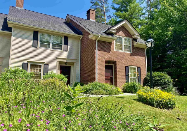 Homes for sale in Woodstock, VT | 121 Townhouse Wy #24, Woodstock, VT 05091 | MLS# 5098210