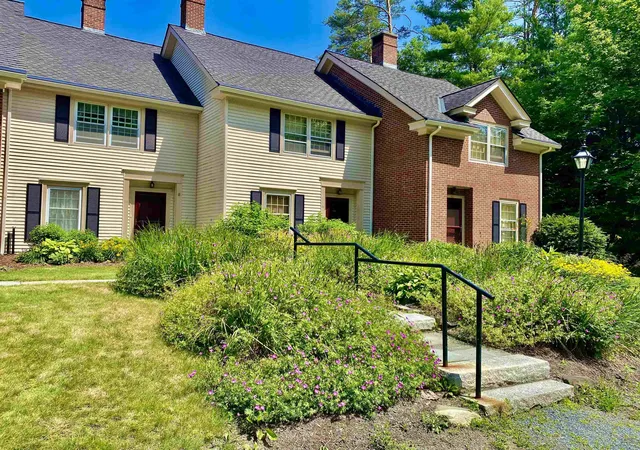 Homes for sale in Woodstock, VT | 121 Townhouse Wy #24, Woodstock, VT 05091 | MLS# 5098210