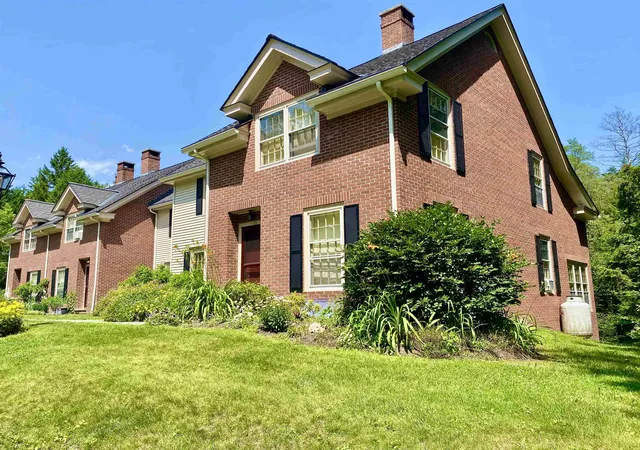 Homes for sale in Woodstock, VT | 121 Townhouse Wy #24, Woodstock, VT 05091 | MLS# 5098210