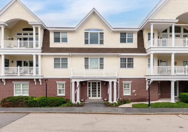 Homes for sale in Wolfeboro, NH | 61 Central Ave #4, Wolfeboro, NH 03894 | MLS# 5098223