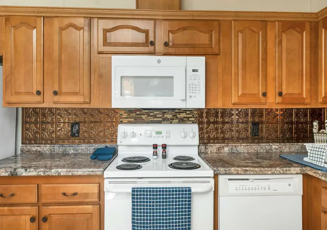 5th image of 2 Lilac Dr, Rochester, NH 03867 | MLS# 5098232