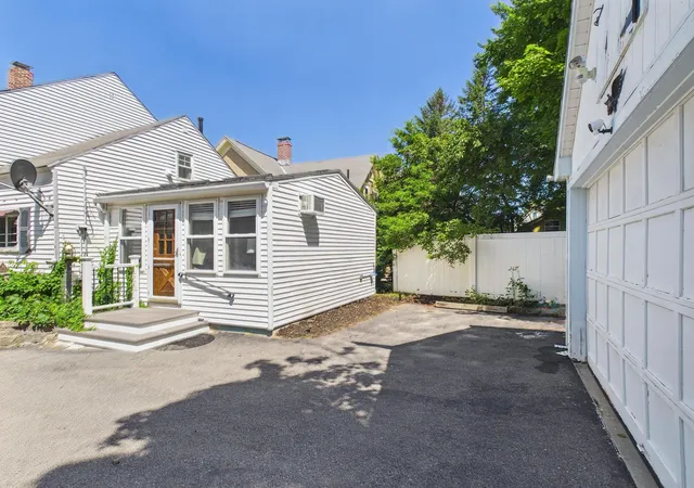Homes for sale in Nashua, NH | 29 Manchester St, Nashua, NH 03064 | MLS# 5098248