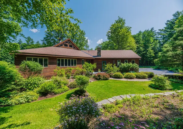 Photo 1 of Single family home for sale at 84 Frost Pond Rd, Dorset, VT 05251 | MLS# 5098268 | Listing updated on 2026-09-17