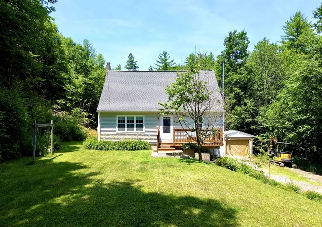 Photo 3 of Single family home for sale at 279 Weare Rd, New Boston, NH 03070 | MLS# 5098269 | Listing updated on 2026-07-13