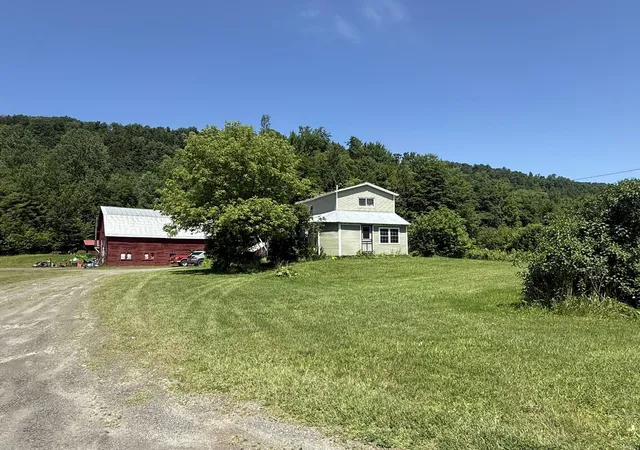 Homes for sale in Woodbury, VT | 7657 Vt Rt 14, Woodbury, VT 05681 | MLS# 5098282