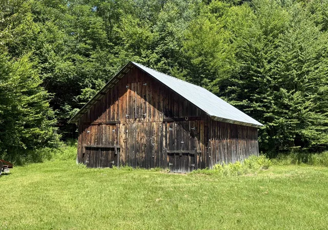 Homes for sale in Woodbury, VT | 7657 Vt Rt 14, Woodbury, VT 05681 | MLS# 5098282