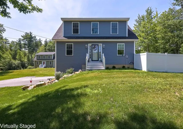 Homes for sale in Rochester, NH | 5 Laura Dr, Rochester, NH 03867 | MLS# 5098297