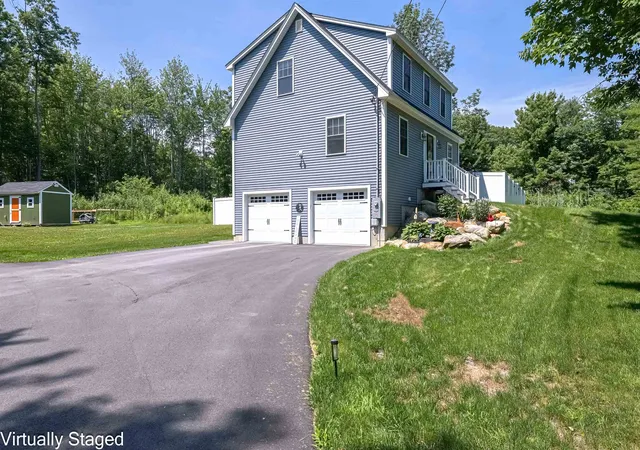 Homes for sale in Rochester, NH | 5 Laura Dr, Rochester, NH 03867 | MLS# 5098297