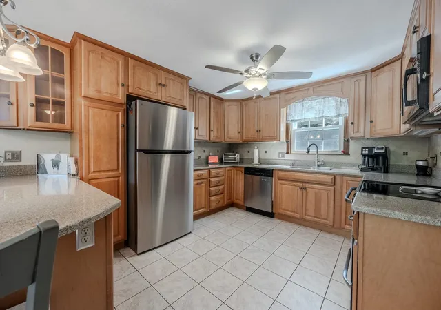 Homes for sale in Londonderry, NH | 2 Paula Ave, Londonderry, NH 03053 | MLS# 5098335