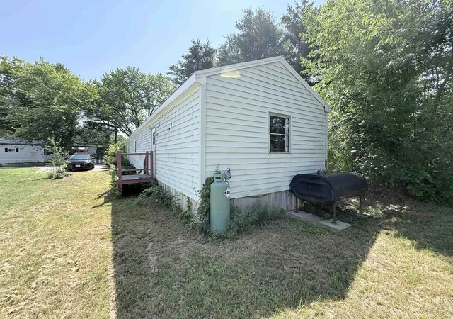 Photo 2 of Sale Pending at 11 Willow St, Exeter, NH 03883 | MLS# 5098351 | Listing updated on 2026-09-13