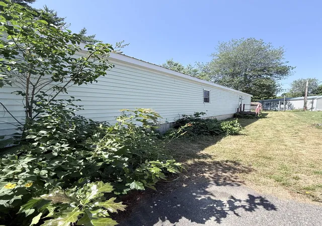 Photo 3 of Sale Pending at 11 Willow St, Exeter, NH 03883 | MLS# 5098351 | Listing updated on 2026-09-13