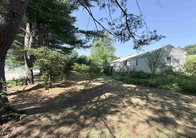 Photo 4 of Sale Pending at 11 Willow St, Exeter, NH 03883 | MLS# 5098351 | Listing updated on 2026-09-13