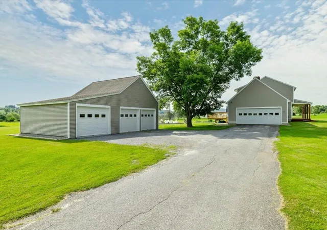 4th image of 32 Eastry Ct, Charlotte, VT 05445 | MLS# 5098372