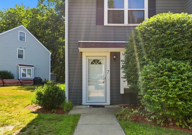 3rd image of 7 Chestnut Cir, Merrimack, NH 03054 | MLS# 5098376