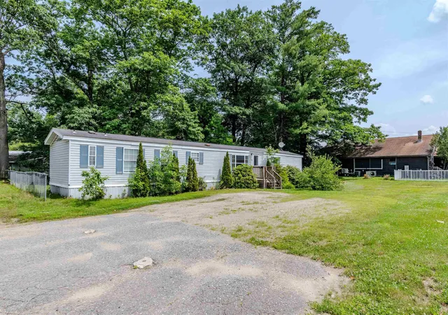 Homes for sale in Haverhill, NH | 200 Central St, Haverhill, NH 03785 | MLS# 5098394