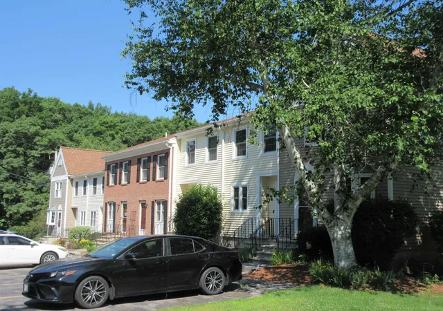 3rd image of 413 Fox Hollow Wy, Manchester, NH 03104 | MLS# 5098403