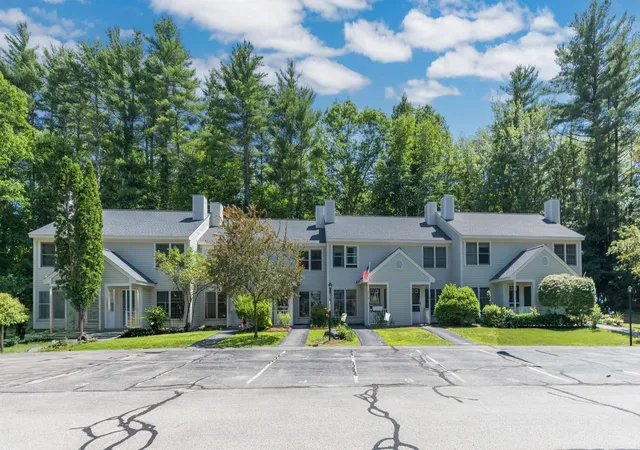 3rd image of 4 Woodland Green, Rochester, NH 03868 | MLS# 5098405
