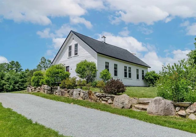 Homes for sale in Bath, NH | 87 Porter Rd, Bath, NH 03740 | MLS# 5098416