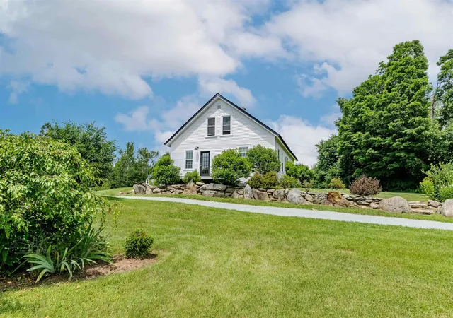 Homes for sale in Bath, NH | 87 Porter Rd, Bath, NH 03740 | MLS# 5098416