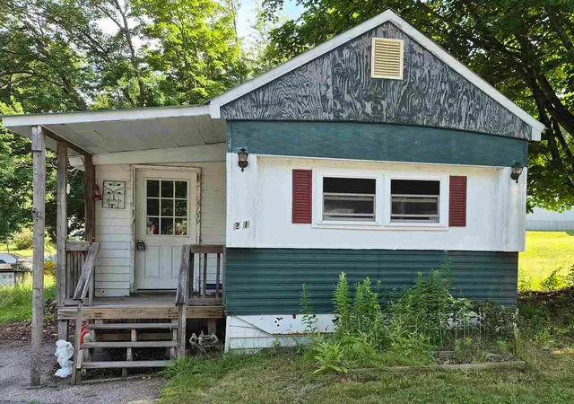 Homes for sale in Tilton, NH | 21 Quinn St, Tilton, NH 03276 | MLS# 5098418