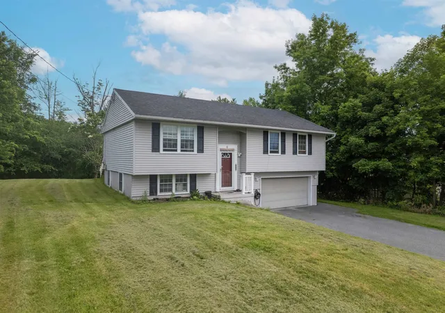 Photo 2 of Single family home for sale at 6 Irving Hts, Rutland, VT 05701 | MLS# 5098432 | Listing updated on 2026-08-01