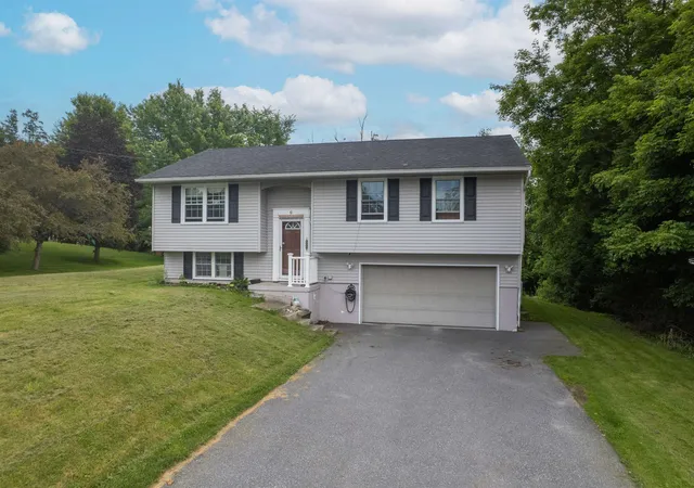 Photo 3 of Single family home for sale at 6 Irving Hts, Rutland, VT 05701 | MLS# 5098432 | Listing updated on 2026-08-01