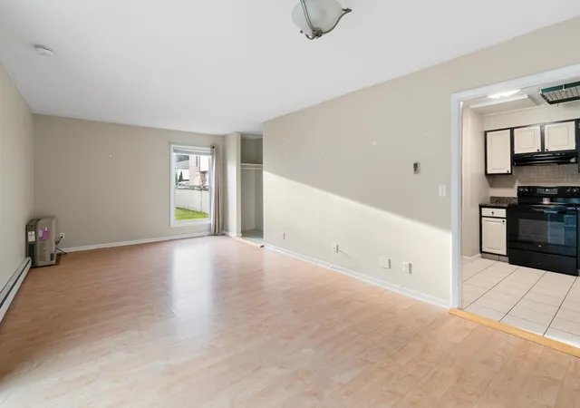 5th image of 180 Ledgewood Cir #103, Burlington, VT 05401 | MLS# 5098436