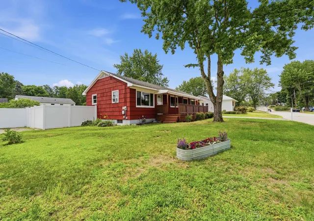Homes for sale in Nashua, NH | 2 Iroquois Rd, Nashua, NH 03063 | MLS# 5098439