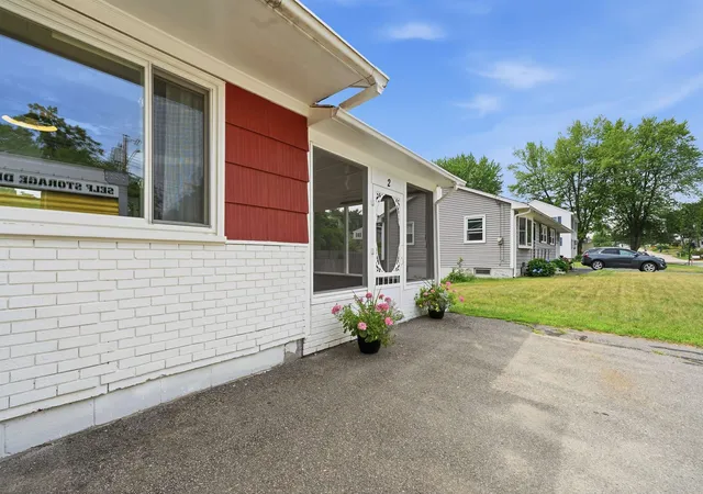 Homes for sale in Nashua, NH | 2 Iroquois Rd, Nashua, NH 03063 | MLS# 5098439