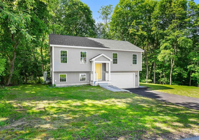Homes for sale in Epping, NH | 15 Bartlett St, Epping, NH 03042 | MLS# 5098454