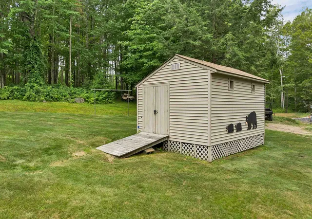 Photo 4 of Single family home for sale at 42 Leeward Shores Rd, Moultonborough, NH 03254 | MLS# 5098466 | Listing updated on 2026-09-17