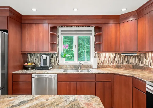 Homes for sale in Londonderry, NH | 20 Partridge Ln, Londonderry, NH 03053 | MLS# 5098502