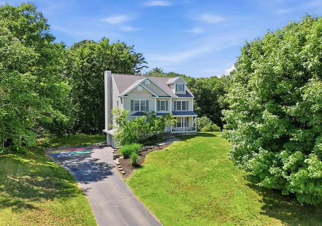 Photo 3 of Sale Pending at 9 Hawk Dr, Salem, NH 03079 | MLS# 5098521 | Listing updated on 2026-08-17
