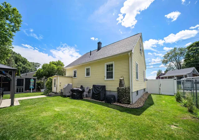 Homes for sale in Dover, NH | 45 Applevale Dr, Dover, NH 03820 | MLS# 5098525