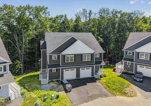 Homes for sale in Dover, NH | 14 Porch Light Dr #2, Dover, NH 03820 | MLS# 5098561