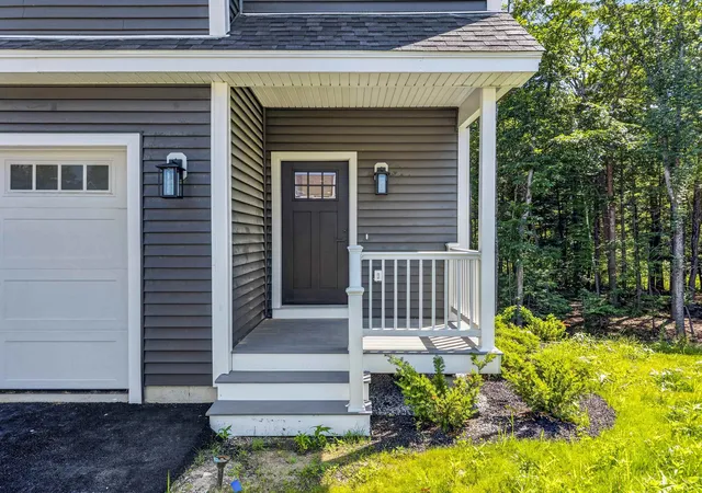 Homes for sale in Dover, NH | 14 Porch Light Dr #2, Dover, NH 03820 | MLS# 5098561