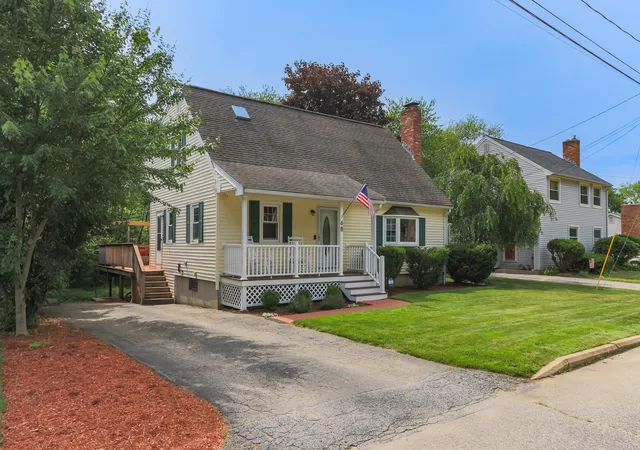 Homes for sale in Manchester, NH | 68 Benjamin St, Manchester, NH 03109 | MLS# 5098578