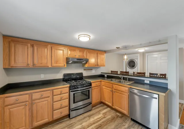 Homes for sale in Portsmouth, NH | 273 Maplewood Ave #3, Portsmouth, NH 03801 | MLS# 5098584