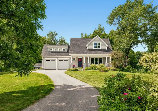 1st image of 4 Betty Ln, Stratham, NH 03885 | MLS# 5098606