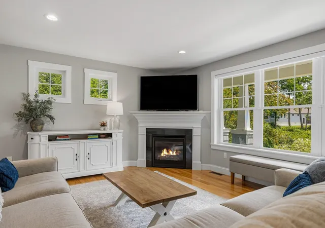 4th image of 4 Betty Ln, Stratham, NH 03885 | MLS# 5098606