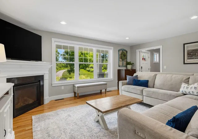 5th image of 4 Betty Ln, Stratham, NH 03885 | MLS# 5098606