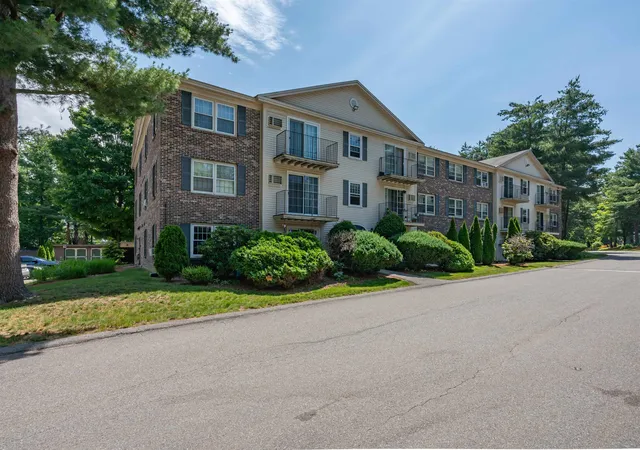 Homes for sale in Nashua, NH | 7 Autumn Leaf Dr #3, Nashua, NH 03060 | MLS# 5098612