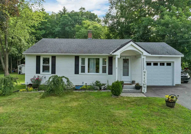 Photo 1 of Single family home for sale at 180 E Main St, East Hampstead, NH 03826 | MLS# 5098626 | Listing updated on 2026-10-05