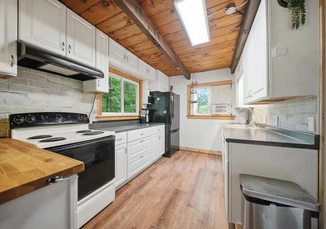 3rd image of 26 Bobolink Ln, Hillsborough, NH 03244 | MLS# 5098646