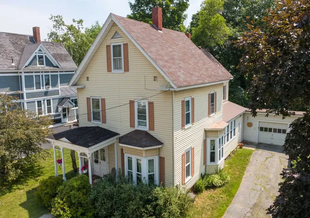 Photo 3 of Single family home for sale at 374 Spring St, Saint Johnsbury, VT 05819 | MLS# 5098654 | Listing updated on 2026-07-28