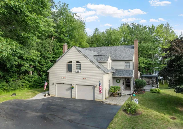 Homes for sale in Laconia, NH | 674 Elm St #Unit 10, Laconia, NH 03246 | MLS# 5098669