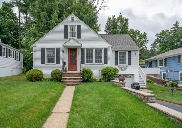 2nd image of 21 Charlotte Ave, Nashua, NH 03064 | MLS# 5098677