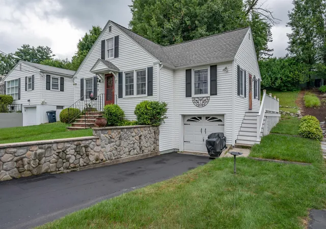 3rd image of 21 Charlotte Ave, Nashua, NH 03064 | MLS# 5098677