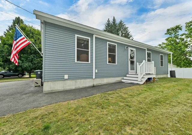 Homes for sale in Franklin, NH | 3 Carver St, Franklin, NH 03235 | MLS# 5098680