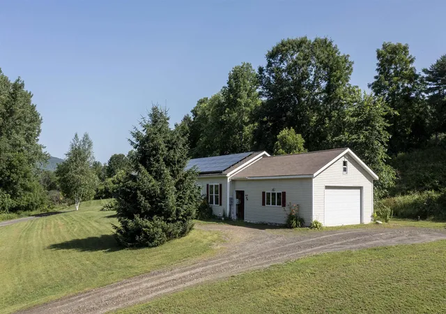 Homes for sale in Royalton, VT | 100 Riverside Ln, Royalton, VT 05068 | MLS# 5098695